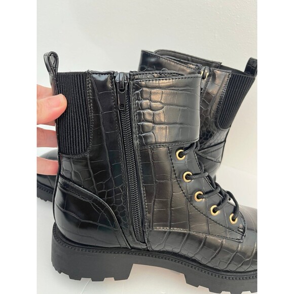 Shoe Dazzle Boots size 7
Javina Combat Boot black - Picture 7 of 10